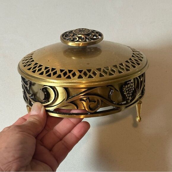 Vintage Traditional Judaica Brass Grapevine Motif Dresser Trinket
Box - Picture 2 of 6